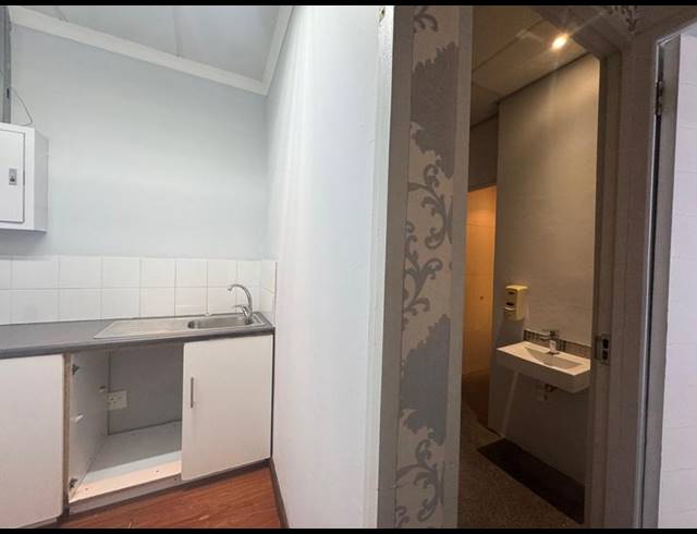 BUSINESS PROPERTY TO RENT IN HUMEWOOD